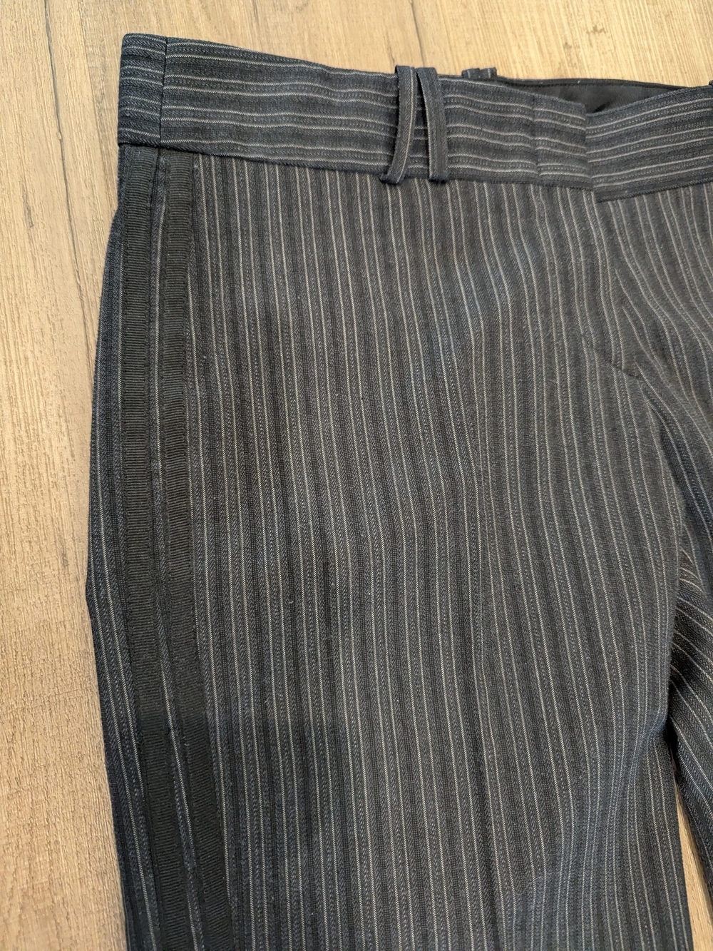 BCBGMaxAzria Gray Pinstripe Wide-Leg Trousers With Black Stripes - Picture 4 of 8
